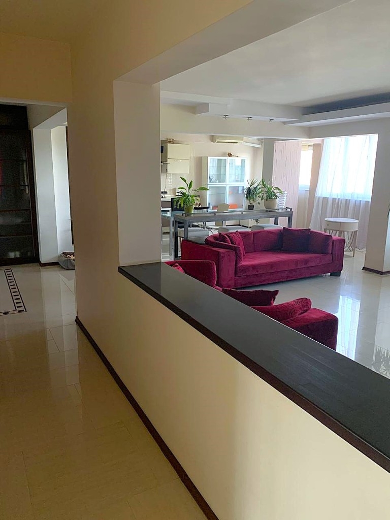 продажа многокомнатной квартиры номер A-174376 в Приморском районе, фото номер 18